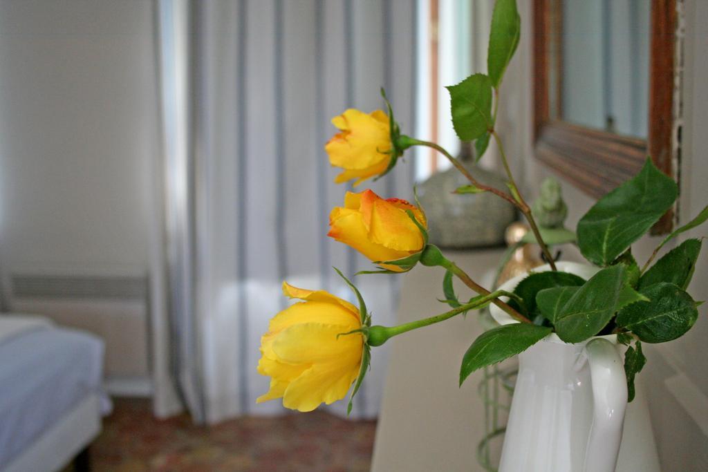 Le Petit Manoir De La Vernelle Bed and Breakfast Fourmetot Kamer foto